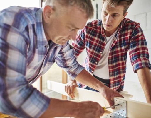 Building workers collaborating
