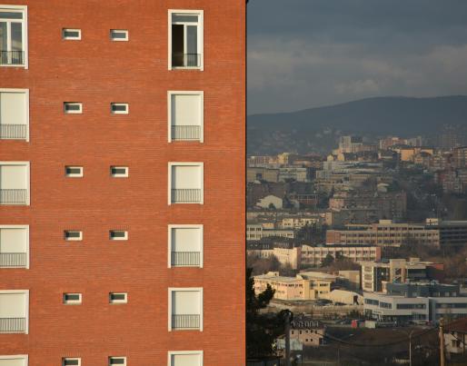 A view of Pristine with a tall building in the foreground