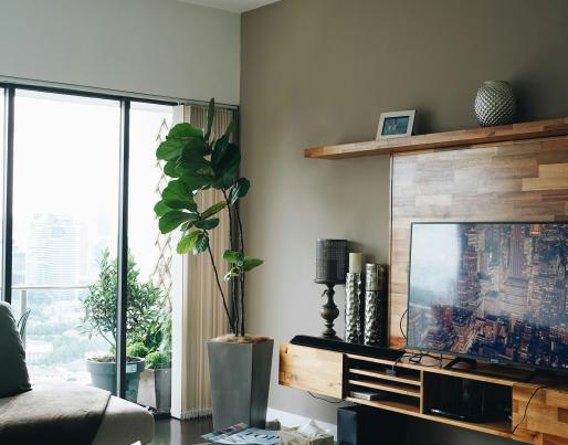 A living room with a ceiling fan