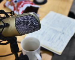 podcast radio microfono